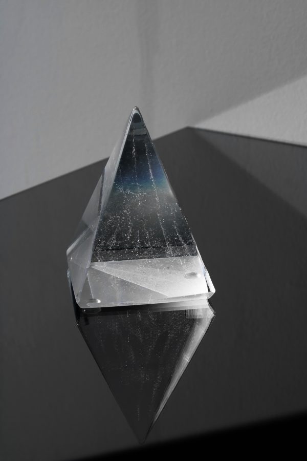 Bomma, MR, face polie Sculpture pyramidale-Bomma