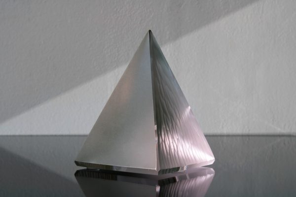 Sculpture pyramidale-Uranium